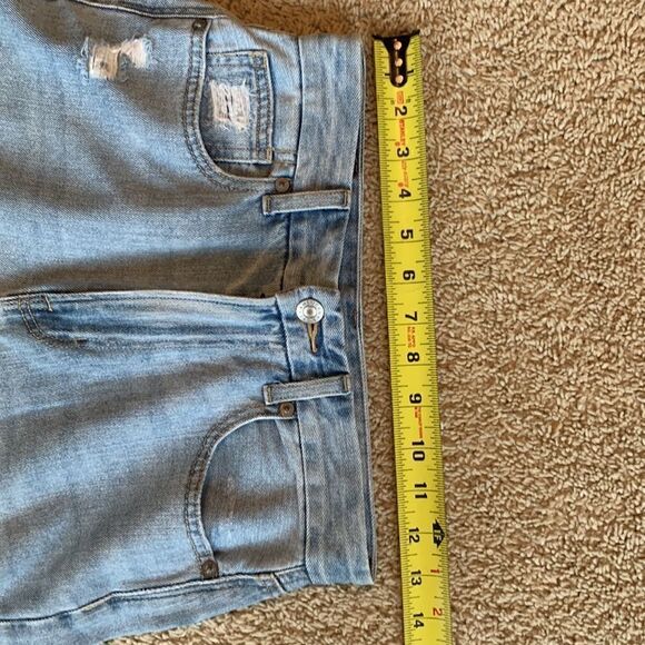 America Eagle jeans curvy mom light wash, distressed, size 0 - Picture 7 of 11